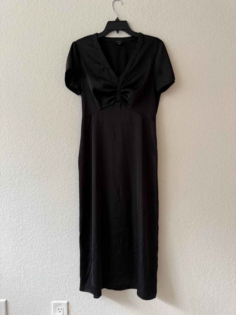 Halogen Black Maxi Dress with V-Neck Twist